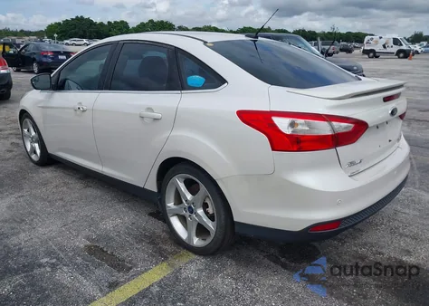 2013 Ford Focus Titanium z USA, uszkodzony, nr VIN 1FADP3J20DL123757